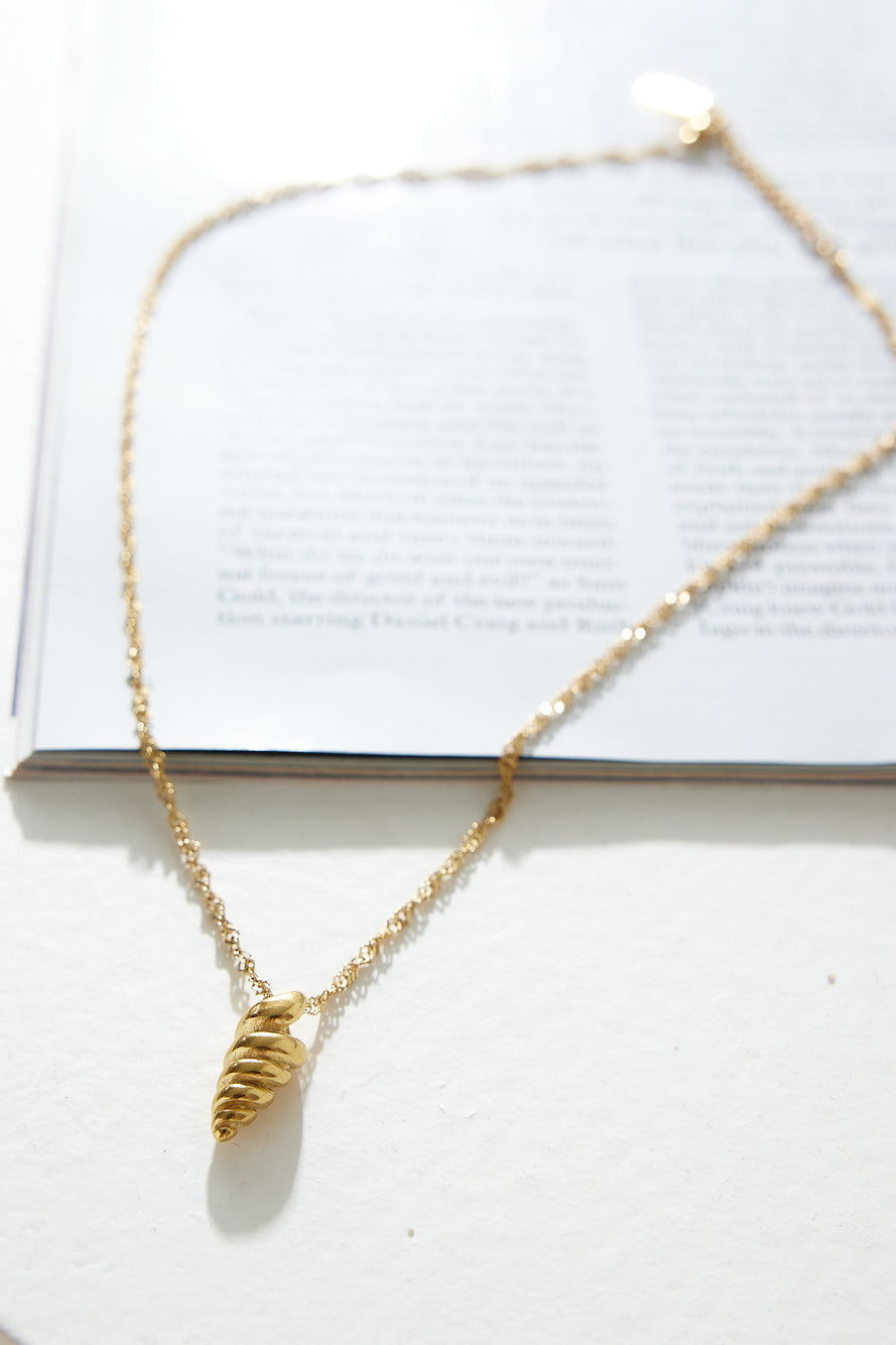 18 Karat Gold Necklace with Sea Shells Jasmine's Boutique Australia