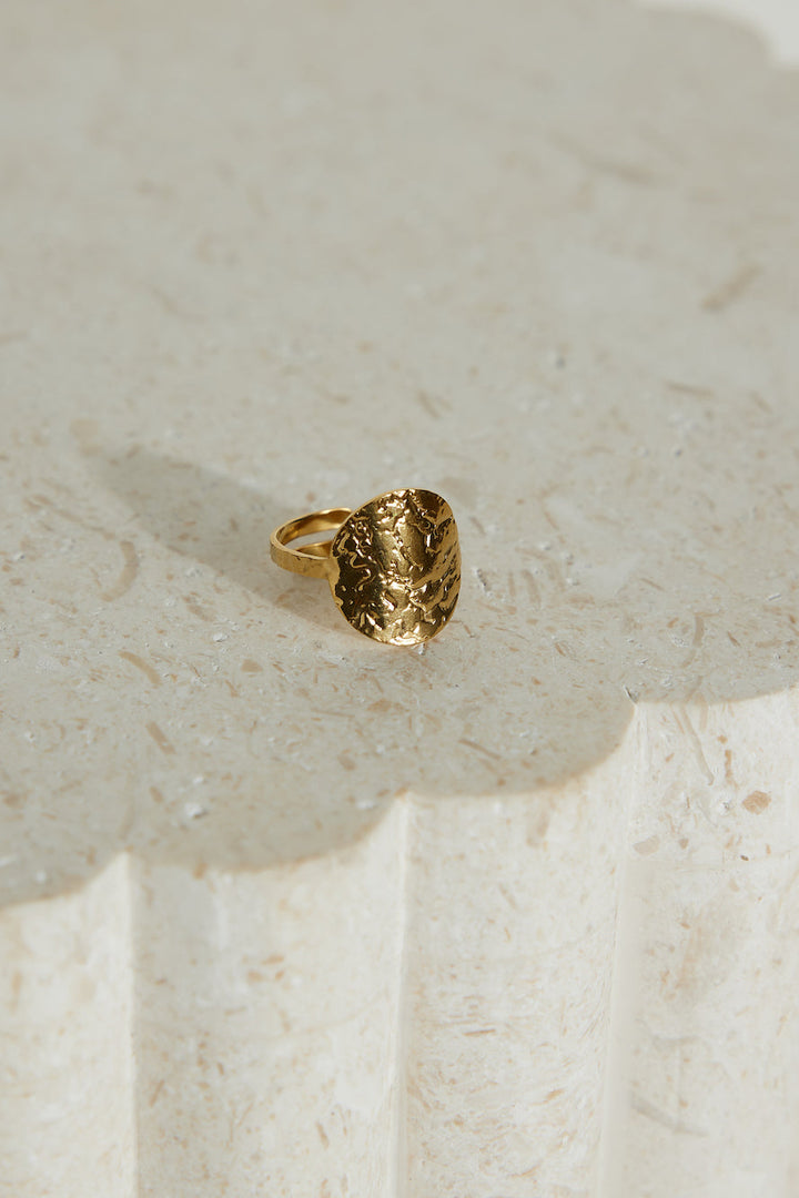 18 Karat Gold Moon Ring Jasmine's Boutique Australia