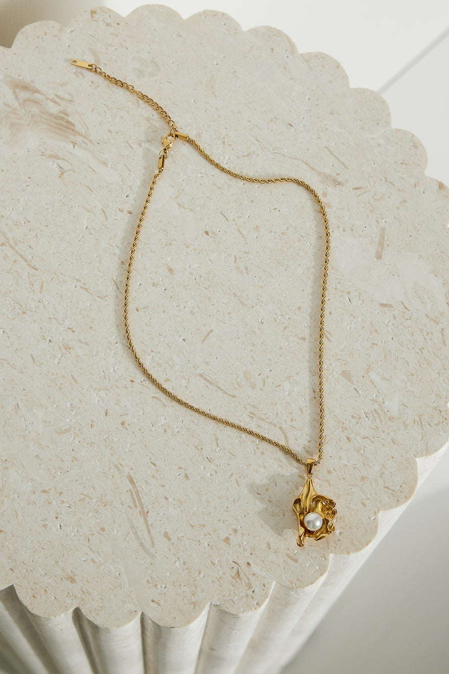 18 Karat Gold Necklace with Oyster Jasmine's Boutique Australia