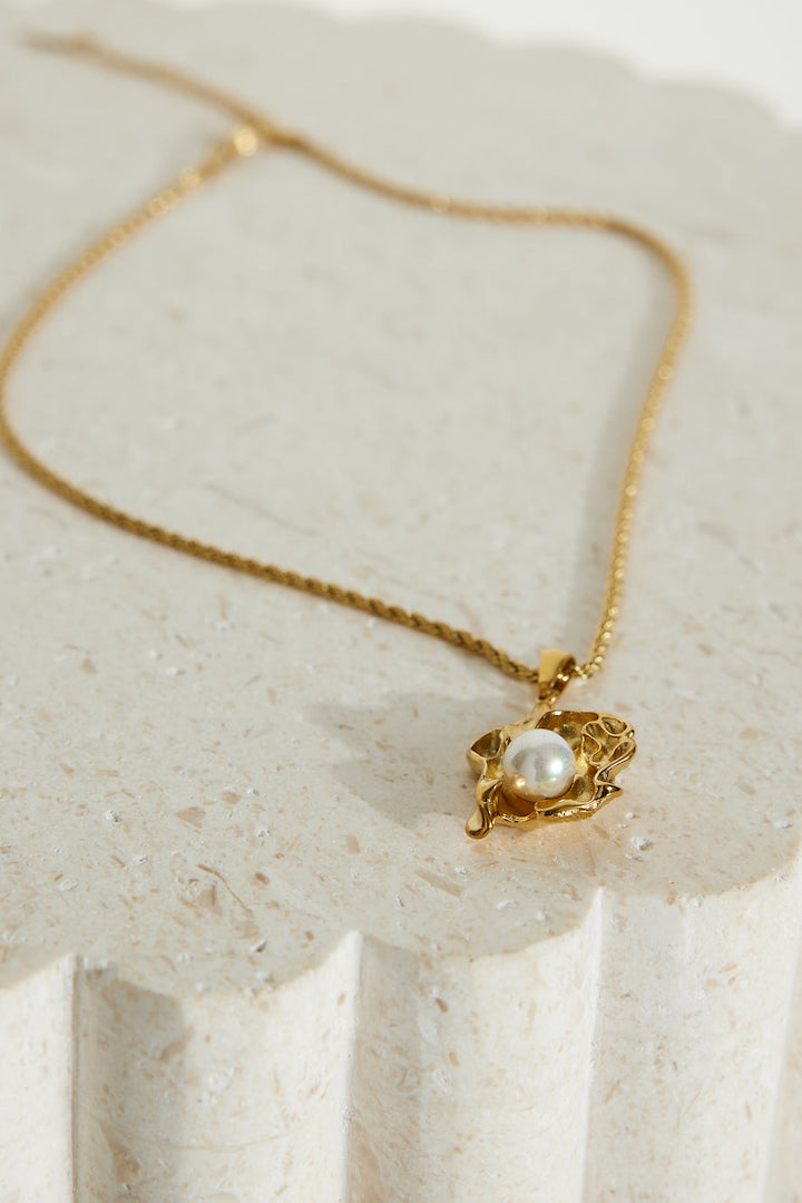 18 Karat Gold Necklace with Oyster Jasmine's Boutique Australia