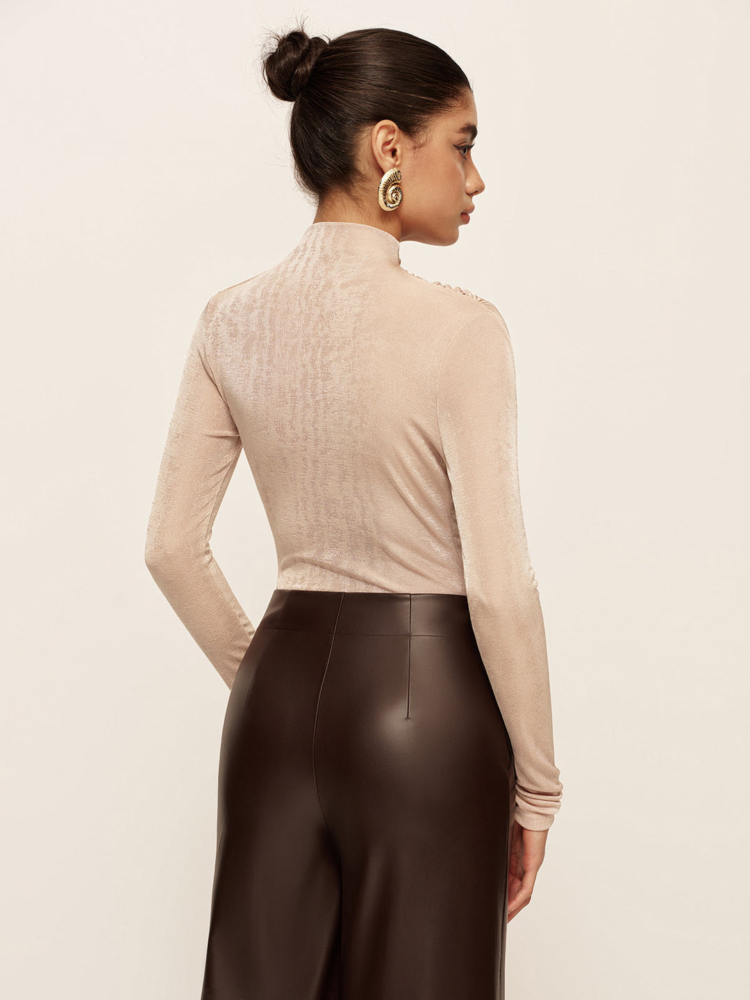 Versatile Ruched Slim T-Shirt  Liora Lane Boutique T-Shirts