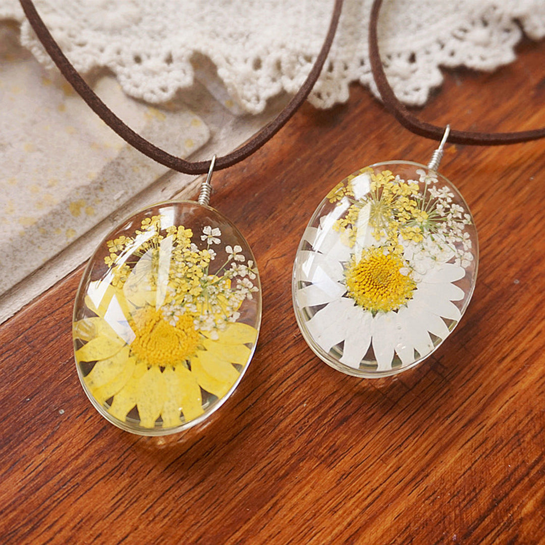 Flower Resin Necklace - Double-Sided Daisy & Queen Anne's Lace Jasmine's Boutique Australia