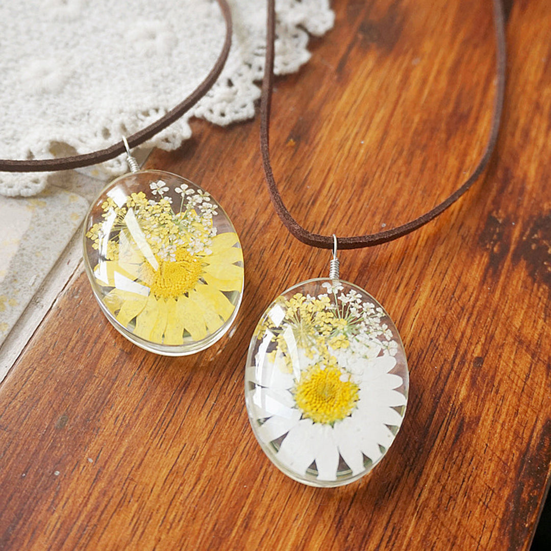 Flower Resin Necklace - Double-Sided Daisy & Queen Anne's Lace Jasmine's Boutique Australia