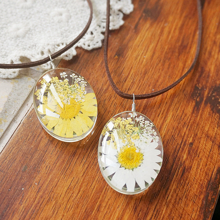 Flower Resin Necklace - Double-Sided Daisy & Queen Anne's Lace Jasmine's Boutique Australia