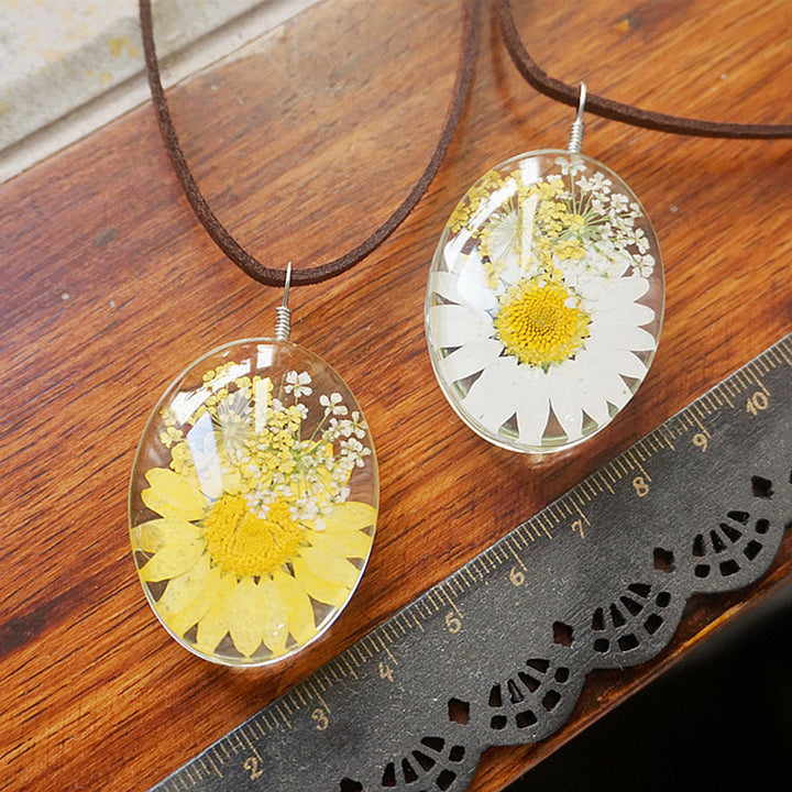 Flower Resin Necklace - Double-Sided Daisy & Queen Anne's Lace Jasmine's Boutique Australia