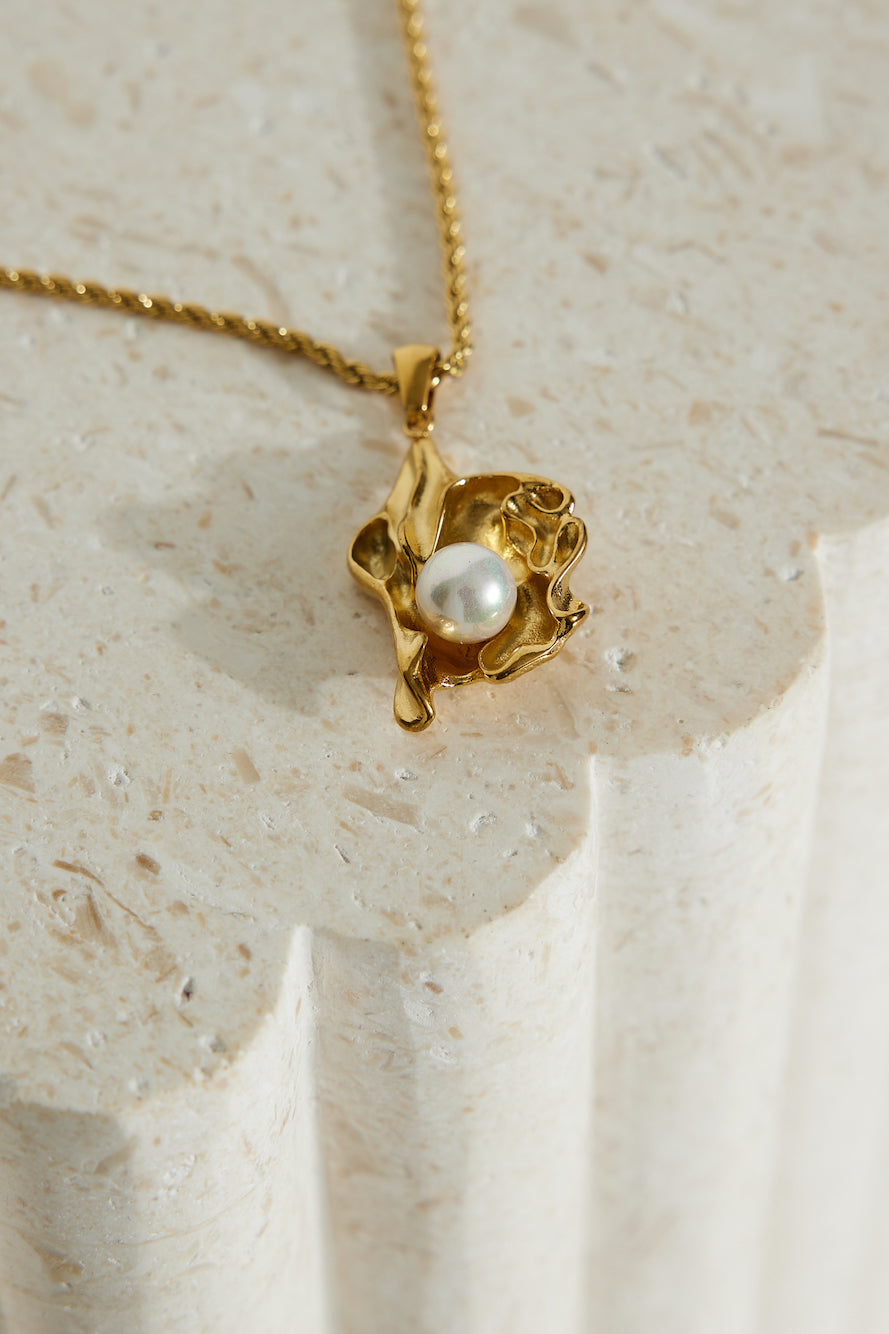 18 Karat Gold Necklace with Oyster Jasmine's Boutique Australia