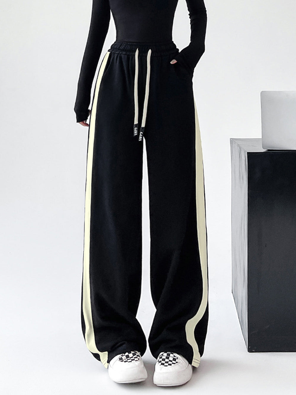 Drawstring Contrast Trim Wide Leg Sweatpants  Liora Lane Boutique Sweatpants